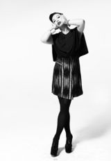 组图：黄绮珊新照全曝光 黑白大片演绎另类时尚