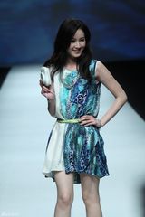 组图：曾恺玹为微电影造势走秀 现身上海回归本行