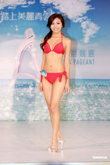 高清组图：亚姐出席竞选活动 比基尼泳衣秀身段