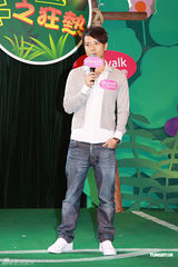 幻灯图：李克勤世界杯开麦讲球 自称有子万事足