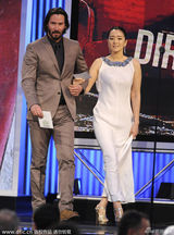 巩俐白裙女神范挽里维斯开奖 与陈哲艺热聊(图)