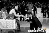 幻灯：华人娱乐圈下跪事件盘点