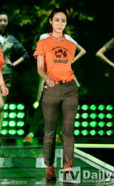 组图：SHINee等亮相活动 Rainbow等T台走秀