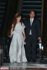 组图：晶刚压轴婚礼收官 宾客拎着回礼相继离场