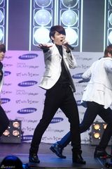 组图：INFINITE参加代言活动补过白色情人节