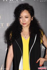 组图：邓萃雯爆炸头走秀 陈法蓉向海岚同场