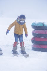 组图：《爸爸》爸爸们全副武装 冰天雪地劈木头