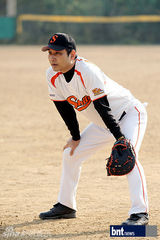 组图：金昌烈吴智昊等韩国众星参加棒球大赛