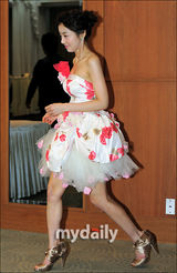 组图：洪秀雅王光娜出席《相信了男人》发布会