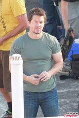 组图：《变4》主角嬉戏 导演迈克尔亲民开工