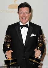 组图：《扣伯报道》获综艺类最佳节目和编剧奖