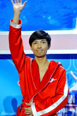 组图：陈楚生星跳十米高分 获赞完美