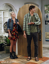 组图：麦莉-塞勒斯客串《好汉两个半》剧照