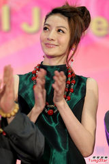 组图：吴亚馨走出李宗瑞事件 末日重生压轴走秀