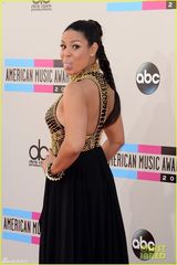 组图：美偶冠军紧身黑裙勒巨乳 吐舌卖萌