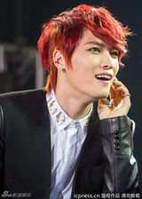 组图：金在中上海个唱展摇滚魅力 下厨喂粉丝