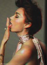 组图：米兰达-可儿登《Vogue》释放性感魅力