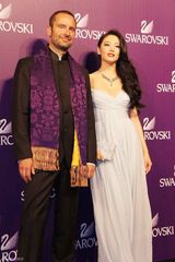 组图：张雨绮长裙亮相珠宝活动 香肩微露妩媚优雅