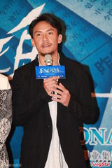 组图：杨采妮《圣诞玫瑰》首映 郭富城耍宝