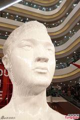 组图：张国荣纪念展揭幕 唐鹤德现身怀念哥哥