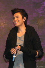 高清图集：陈坤新专辑发布会 王菲视频送祝福