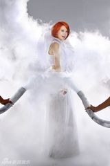 组图：杨丞琳写真化身温柔天使 薄纱隐秀美肩