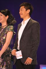 高清组图：夏雨袁泉“黑白配”牵手亮相金鸡奖