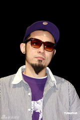 幻灯图：张震岳助阵公益音乐会 林晓培彩排兴奋十足