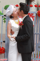 组图：杜德伟大婚与新娘热吻   梁朝伟领衔伴郎团