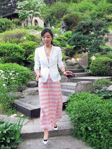 组图：张静初工作花絮照曝光 韩国游上演美食诱惑