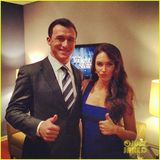 组图：梅根-福克斯蓝色低胸裙亮相 产后身材恢复紧致