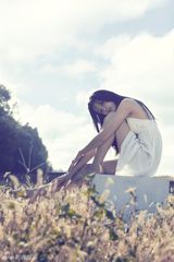 组图：章龄之写真曝光 舞动白裙变世外精灵