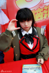 组图：SNH48着统一小短裙亮相 上海签唱会落幕