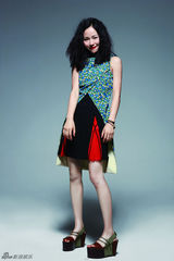组图：江一燕《BQ》杂志写真 混搭着装烈焰红唇