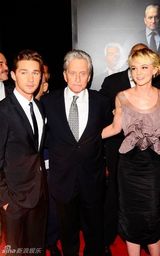 高清：《华尔街2》纽约首映 道格拉斯患病后享艳福