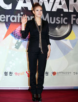 高清图：少女时代CNBLUE等组合出席音乐颁奖礼