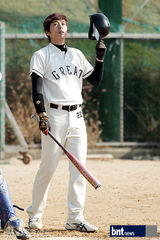 组图：韩星徐智硕李锡勋等众星参加棒球大赛