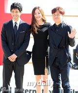 组图：河正宇金孝珍出席电影节观众对话活动