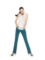 高清组图：金雅中秀高挑迷人身材 束马尾显活力