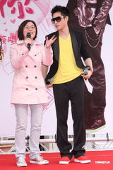 组图：周汤豪长针眼戴墨镜遮丑 公布择偶条件