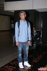 组图：余文乐吴雨霏同日返港现身机场