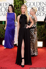 组图：金球红毯女星争艳 秀玉腿露美背