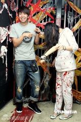 组图：小鬼黄鸿升特殊方式为新书《赤鬼流》搏宣传 