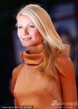 组图：《传染病》首映 格温妮丝-帕特洛粉裙动人