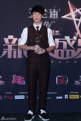 组图：新人盛典华晨宇刘忻EXO获大奖