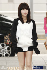 组图：韩团T-ara与新人女子组合赴欧旅行