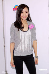 幻灯图集：陈法拉新年与粉丝共度 期望幸福安康 