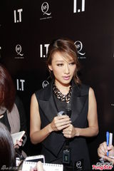 组图：谢婷婷黑色劲装出席时装品牌活动