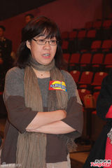 组图：陈智燊亮相拜神仪式 不介意女友性感出镜