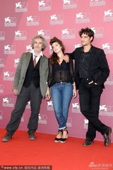 组图：《嫉妒》发布会 导演菲利普父子兵上阵